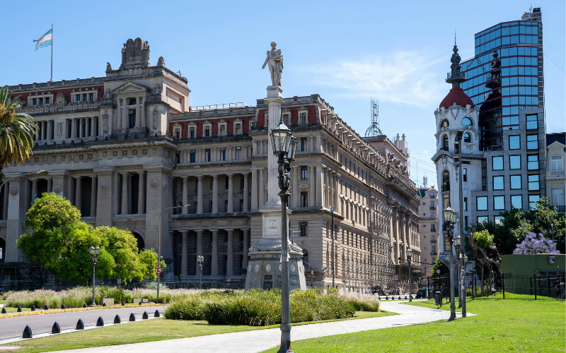 Law for Students & Young Lawyers: A Practical Guide to Court Practice in India upr